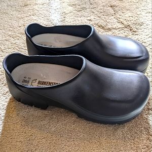 Birkenstock black clogs size 10 (euro 43)